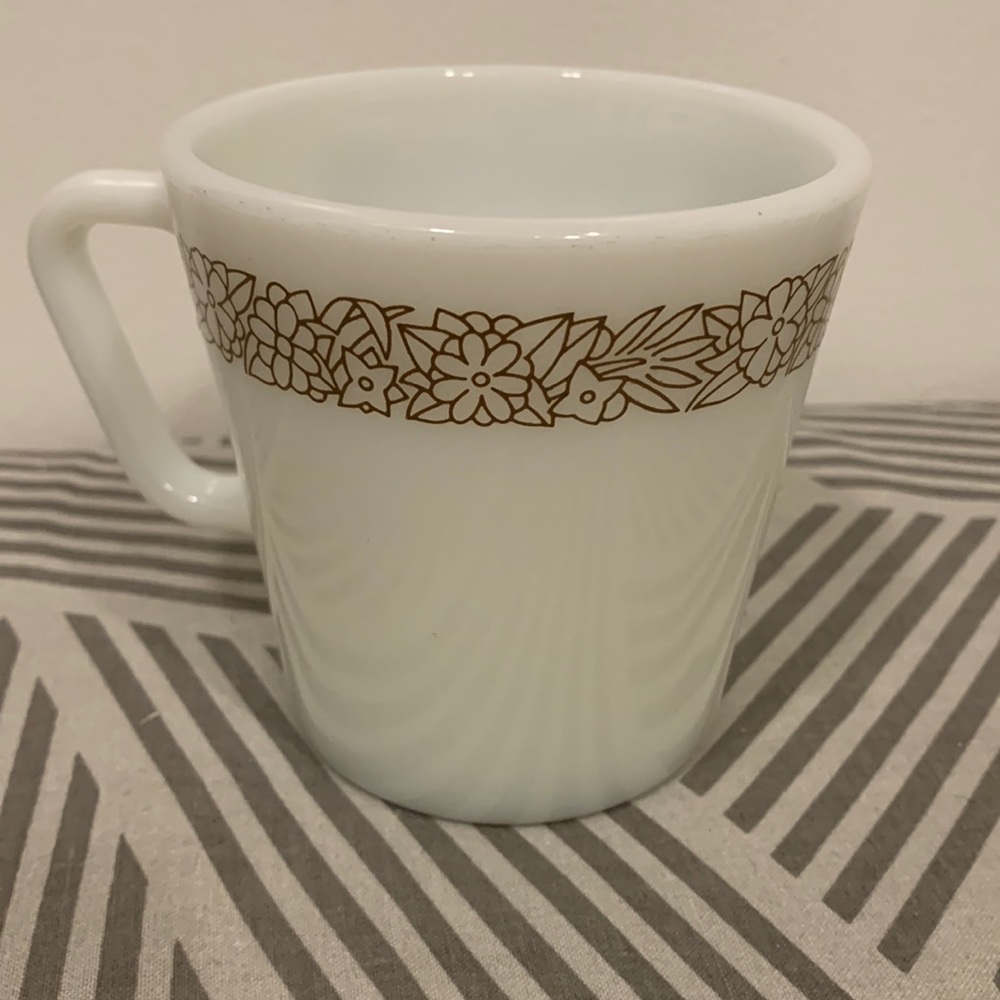 ❄️ 4/$20 ❄️ Vintage Pyrex mug